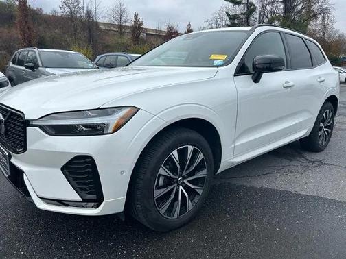 2025 Volvo XC60 B5 Plus