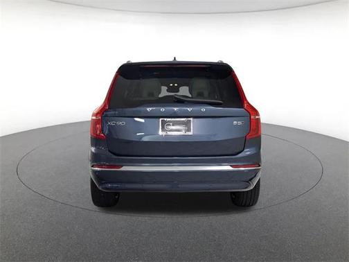 2025 Volvo XC90 B5 Core