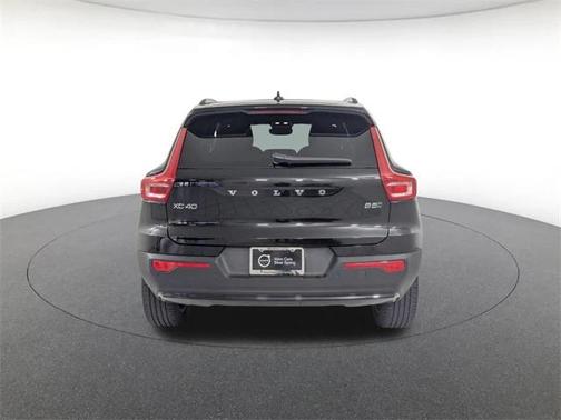 2023 Volvo XC40 B5 Plus Dark Theme