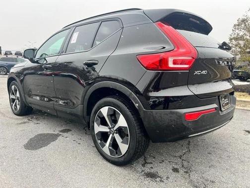 2023 Volvo XC40 B5 Plus Dark Theme