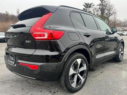 2023 Volvo XC40 B5 Plus Dark Theme