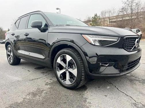 2023 Volvo XC40 B5 Plus Dark Theme