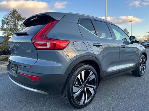 2023 Volvo XC40 B5 Ultimate Bright Theme