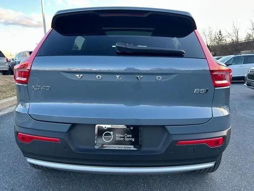 2023 Volvo XC40 B5 Ultimate Bright Theme