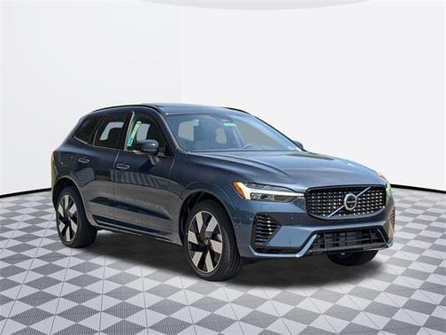 2025 Volvo XC60 Plug-In Hybrid T8 Plus