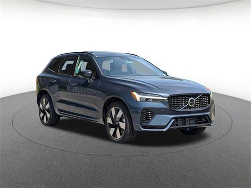2025 Volvo XC60 Plug-In Hybrid T8 Plus
