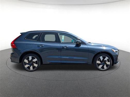2025 Volvo XC60 Plug-In Hybrid T8 Plus