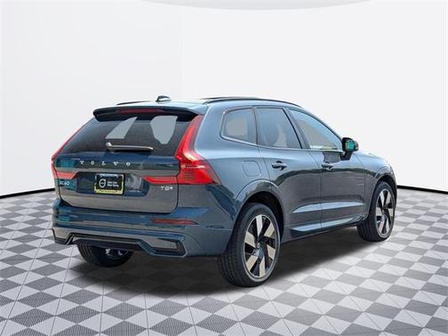 2025 Volvo XC60 Plug-In Hybrid T8 Plus