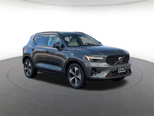 2026 Volvo XC40 Plus, B5 AWD Gas (mild hybrid), Dark