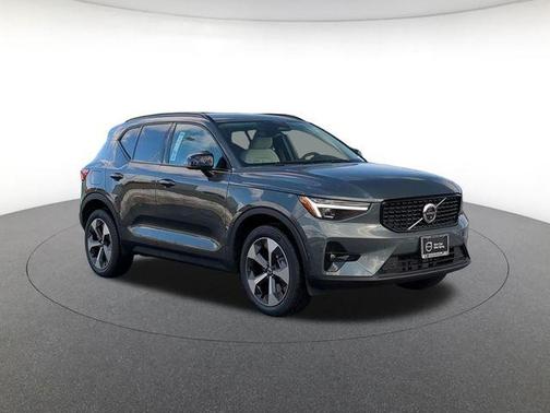 2026 Volvo XC40 Plus, B5 AWD Gas (mild hybrid), Dark