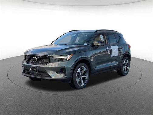 2026 Volvo XC40 Plus, B5 AWD Gas (mild hybrid), Dark