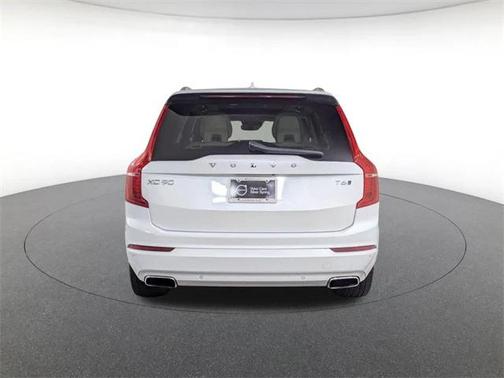 2021 Volvo XC90 T6 Momentum