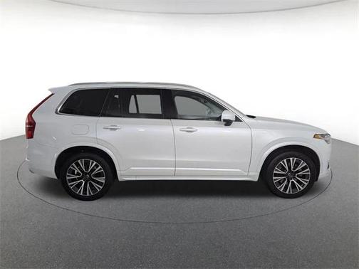 2021 Volvo XC90 T6 Momentum