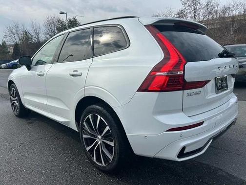 2023 Volvo XC60 B5 Plus Dark Theme