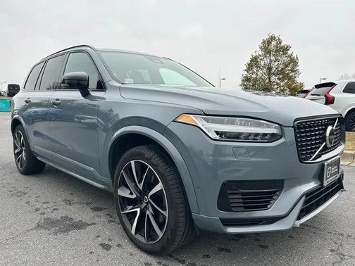 2023 Volvo XC90 Recharge Plug-In Hybrid T8 Plus Dark Theme 7-Seater