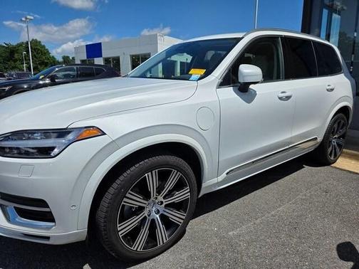 2024 Volvo XC90 Recharge Plug-In Hybrid T8 Plus Bright Theme 7-Seater