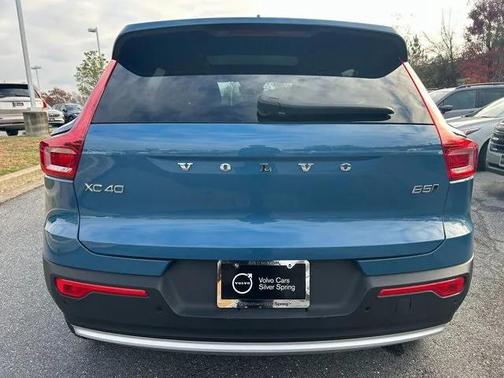 2025 Volvo XC40 B5 Core Bright Theme