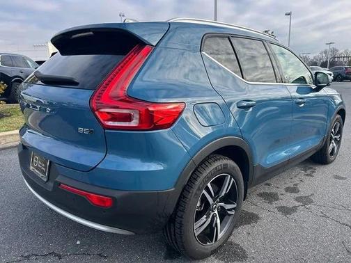 2025 Volvo XC40 B5 Core Bright Theme