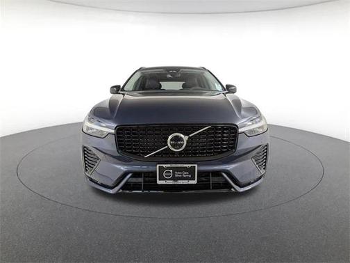 2023 Volvo XC60 B5 Ultimate Dark Theme