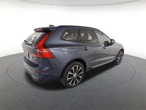 2023 Volvo XC60 B5 Ultimate Dark Theme