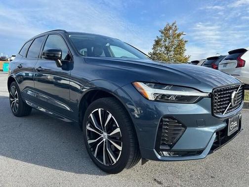 2023 Volvo XC60 B5 Ultimate Dark Theme