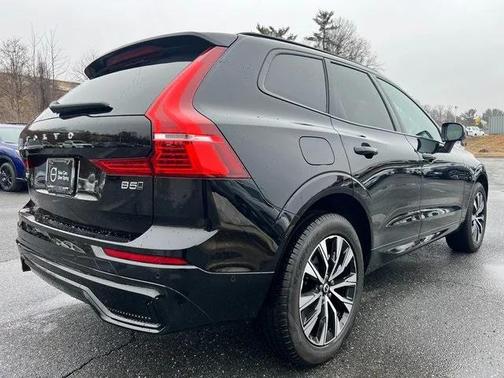 2024 Volvo XC60 B5 Plus Dark Theme