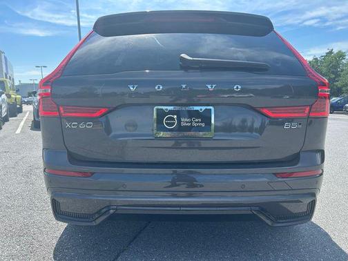 Platinum Grey Metallic 2024 Volvo XC60 B5 Plus Dark Theme