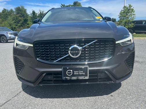 Platinum Grey Metallic 2024 Volvo XC60 B5 Plus Dark Theme