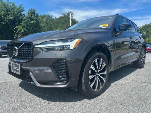 Platinum Grey Metallic 2024 Volvo XC60 B5 Plus Dark Theme