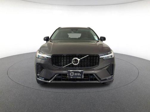 Platinum Grey Metallic 2024 Volvo XC60 B5 Plus Dark Theme