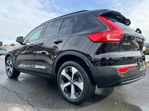 2023 Volvo XC40 B5 Plus Dark Theme