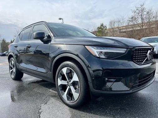 2023 Volvo XC40 B5 Plus Dark Theme