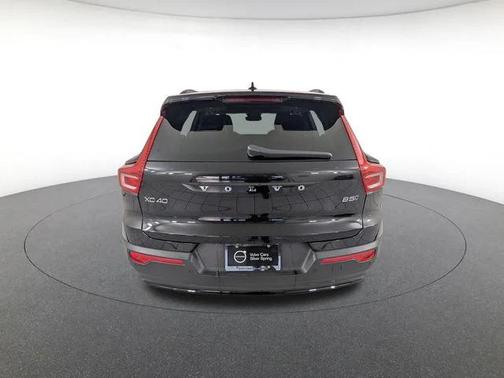 2023 Volvo XC40 B5 Plus Dark Theme