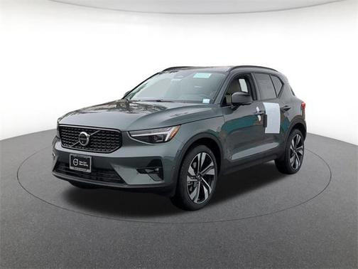 2026 Volvo XC40 Ultra, B5 AWD Gas (mild hybrid), Dark