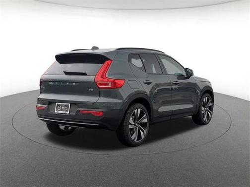 2026 Volvo XC40 Ultra, B5 AWD Gas (mild hybrid), Dark