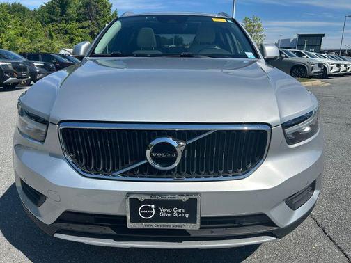 Bright Silver 2019 Volvo XC40 T5 Momentum