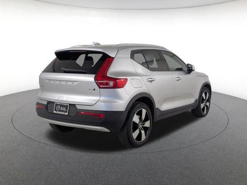 Bright Silver 2019 Volvo XC40 T5 Momentum
