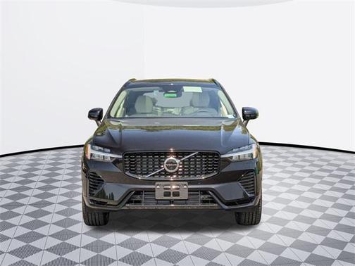 2025 Volvo XC60 Plug-In Hybrid T8 Plus