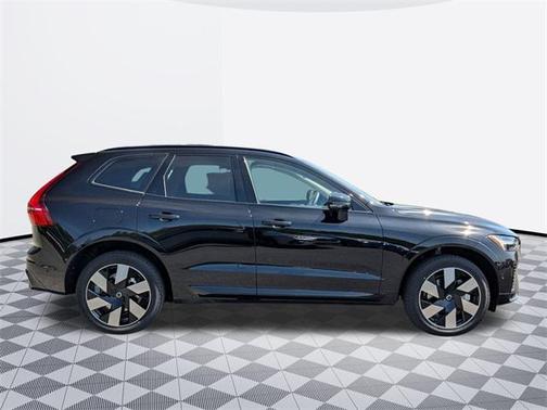 2025 Volvo XC60 Plug-In Hybrid T8 Plus