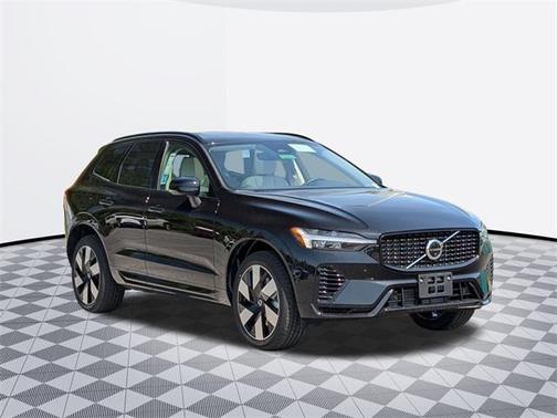 2025 Volvo XC60 Plug-In Hybrid T8 Plus