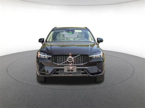 2025 Volvo XC60 Plug-In Hybrid T8 Plus