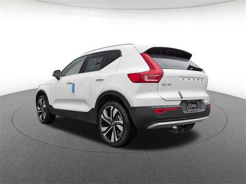 2025 Volvo XC40 B5 Plus Bright Theme