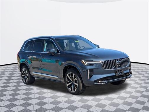 2025 Volvo XC90 B5 Core