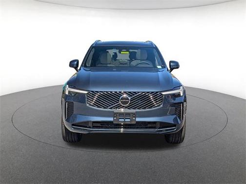 2025 Volvo XC90 B5 Core