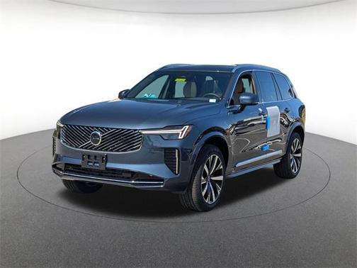2025 Volvo XC90 B5 Core