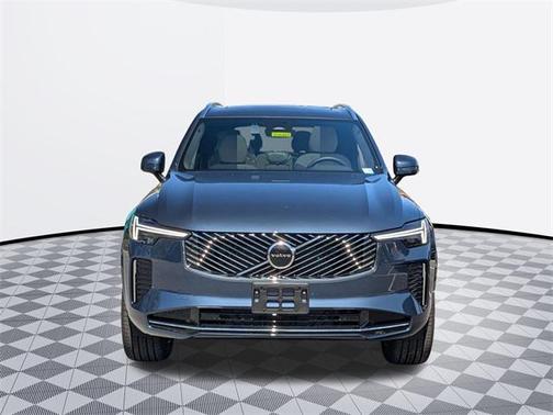 2025 Volvo XC90 B5 Core