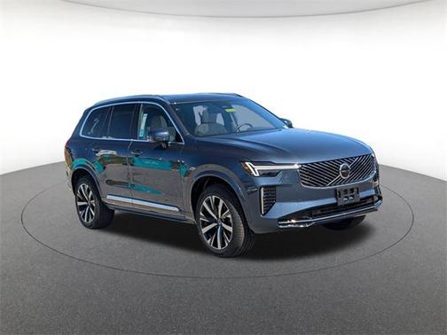 2025 Volvo XC90 B5 Core