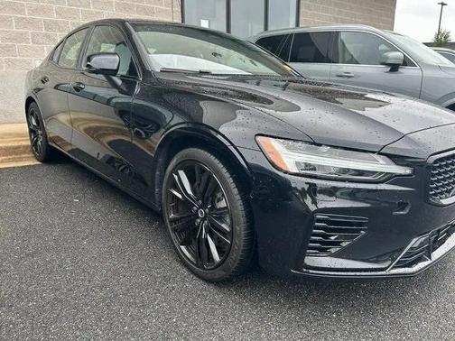 2024 Volvo S60 Recharge Plug-In Hybrid T8 Plus Black Edition