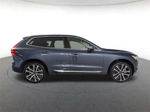 2023 Volvo XC60 B5 Ultimate Bright Theme