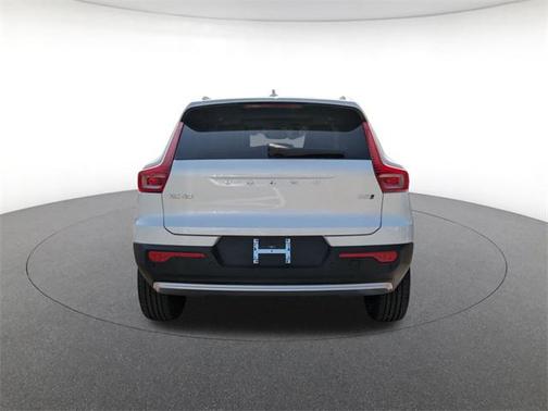 2025 Volvo XC40 B5 Plus Bright Theme
